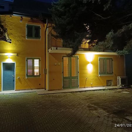 Un Angolo A Milano... Buitenkant foto